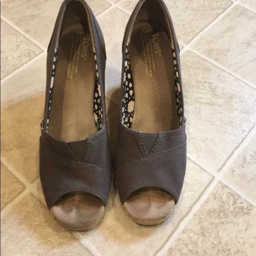 Toms - Picture 2 of 4